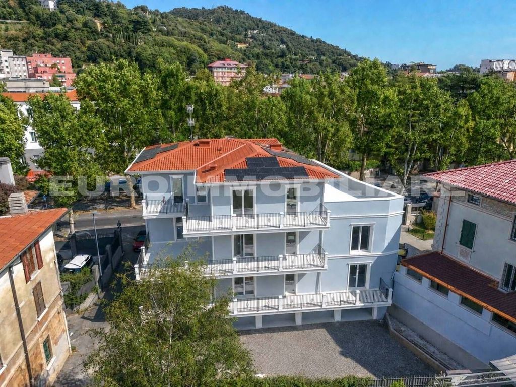 Luxury Apartment for sale in Brescia, 495 000 €, Photo 1