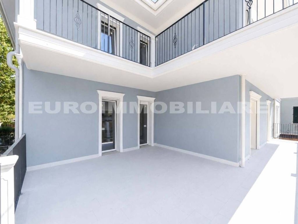 Luxury Apartment for sale in Brescia, 520 000 €, Photo 1