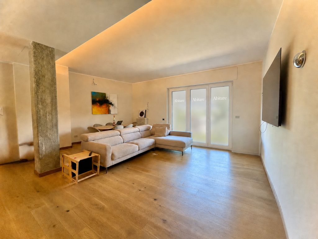 Luxury Apartment for sale in Alba, 630 000 €, Photo 1