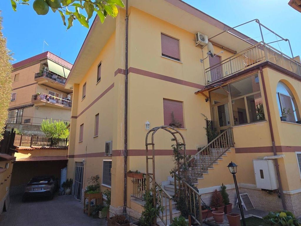 Luxury House for sale in Rome, 665 000 €, Photo 1