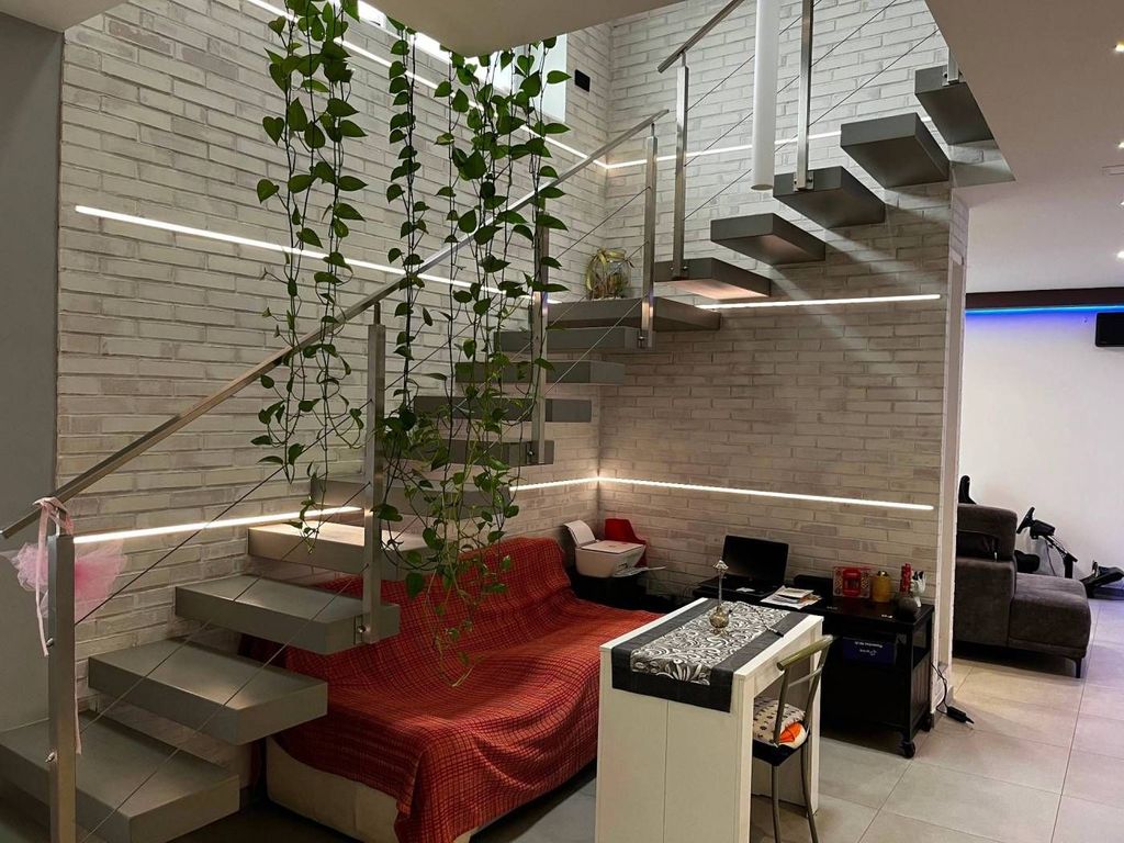 Luxury House for sale in Carpi Centro, 560 000 €, Photo 1