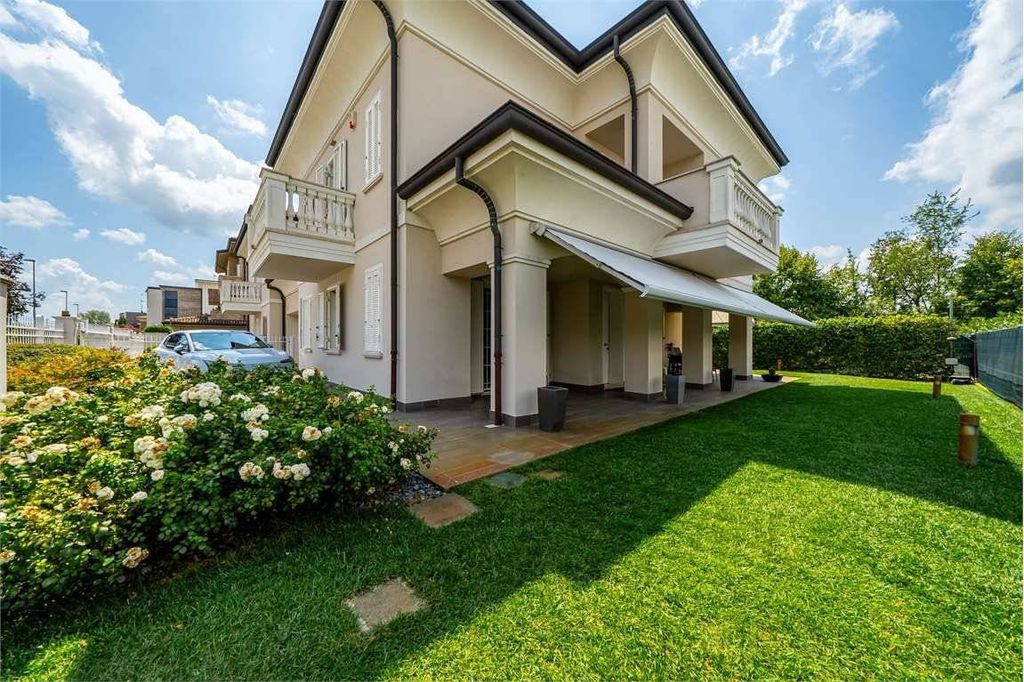 Luxury House for sale in Carpi Centro, 675 000 €, Photo 1