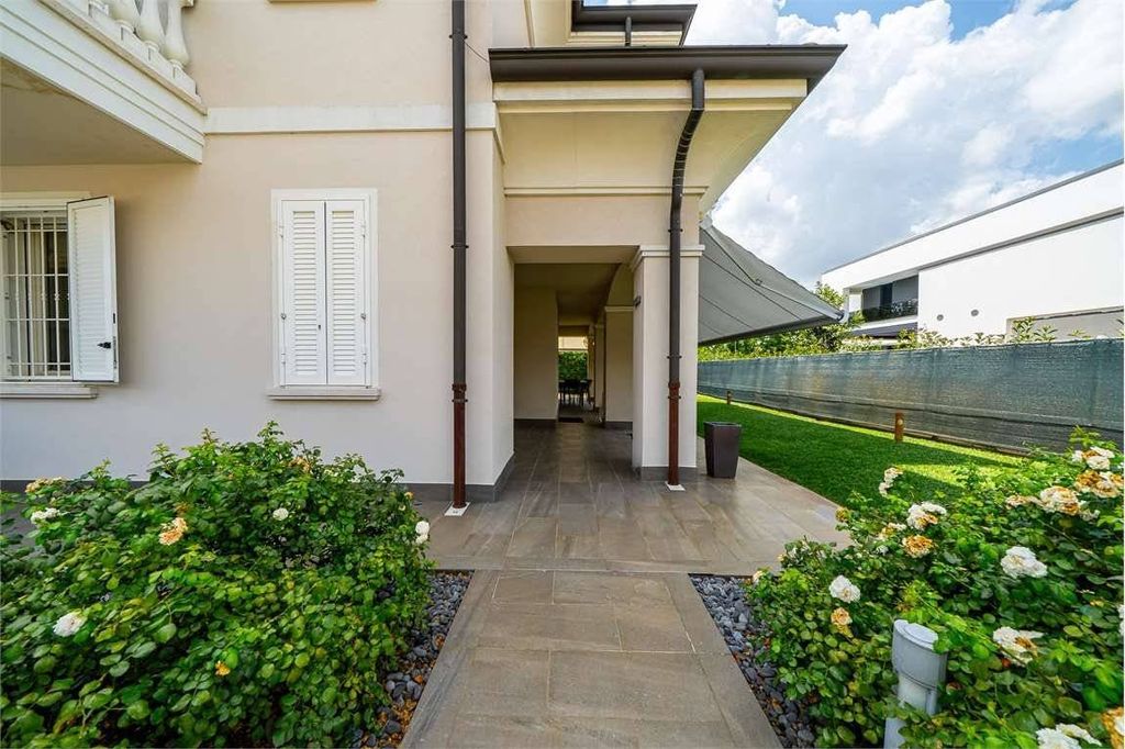 Luxury House for sale in Carpi Centro, 675 000 €, Photo 2