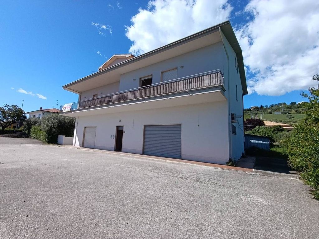 Maison de luxe à vendre à Alba Adriatica, 550 000 €, Photo 3