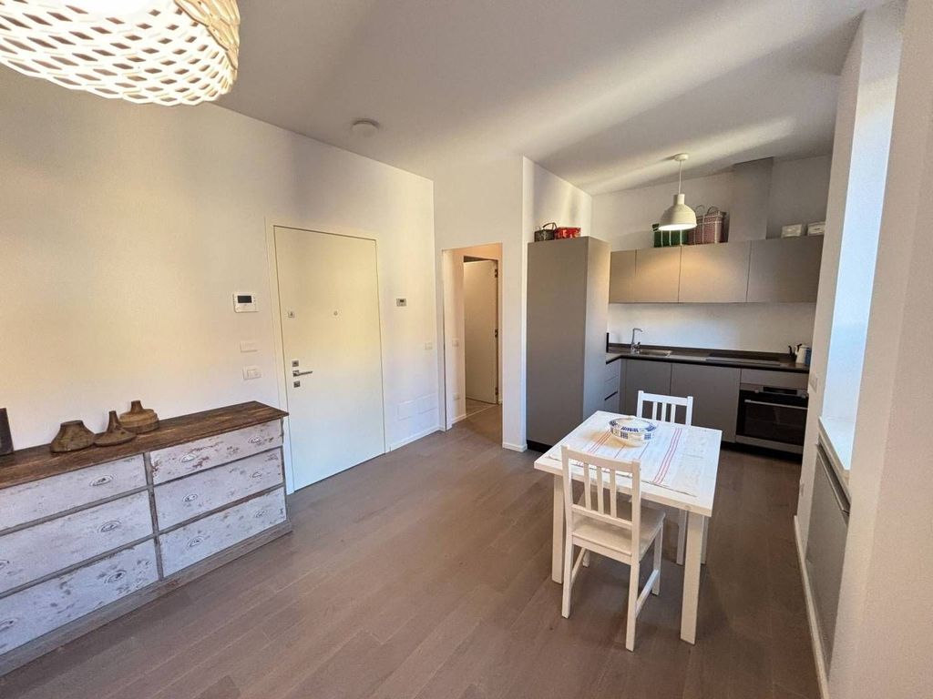 Luxury Apartment for sale in Milan, 400 000 €, Photo 5