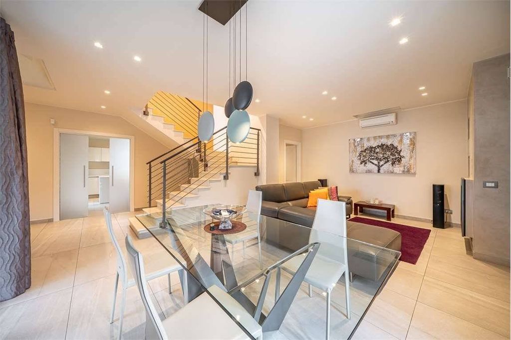 Luxury House for sale in Carpi Centro, 675 000 €, Photo 5