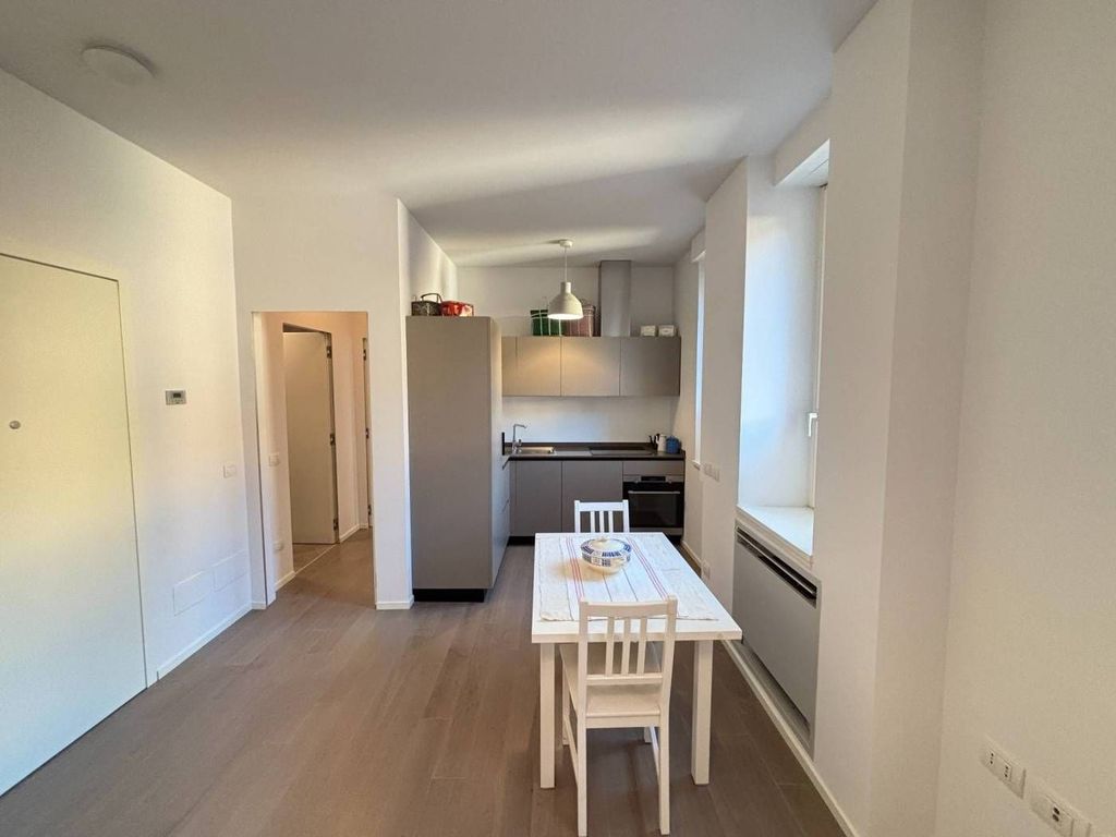 Luxury Apartment for sale in Milan, 400 000 €, Photo 6