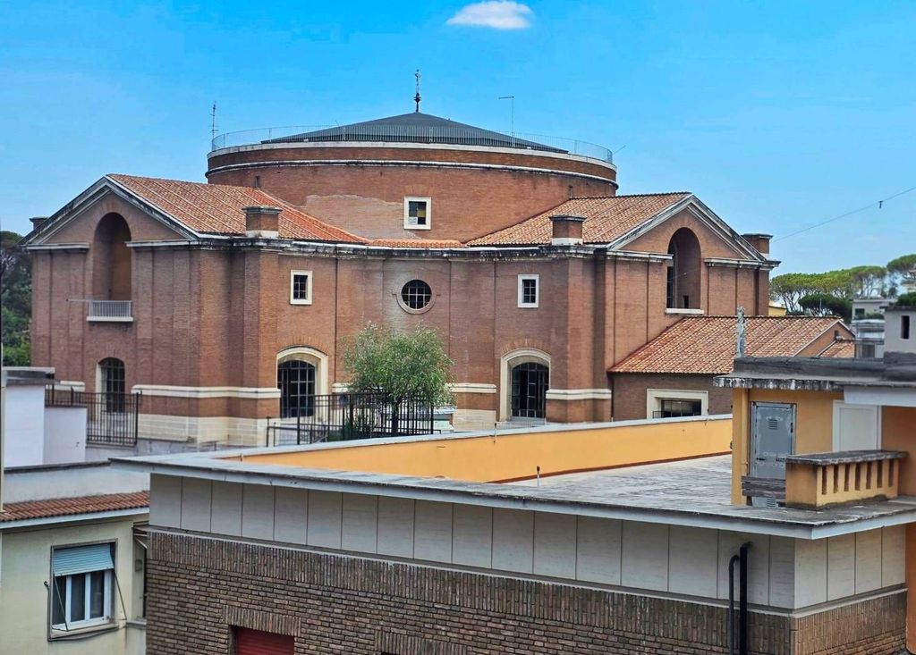 Luxury Apartment for sale in Rome, 870 000 €, Photo 1