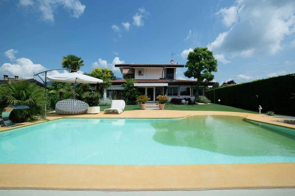 Luxury House for sale in Molteno, 760 000 €, Photo 1