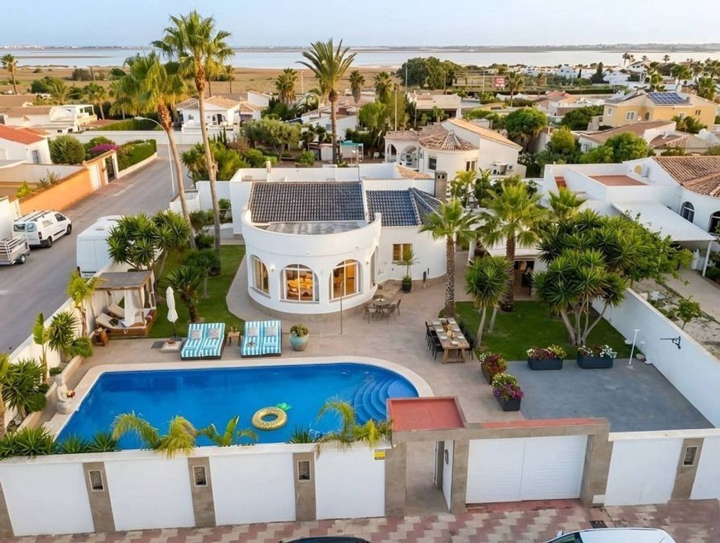 Maison de luxe à vendre à Torrevieja, 740 000 €, Photo 2