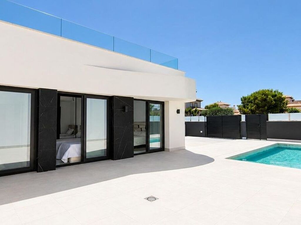 Luxury House for sale in Playas de Orihuela, 695 000 €, Photo 3