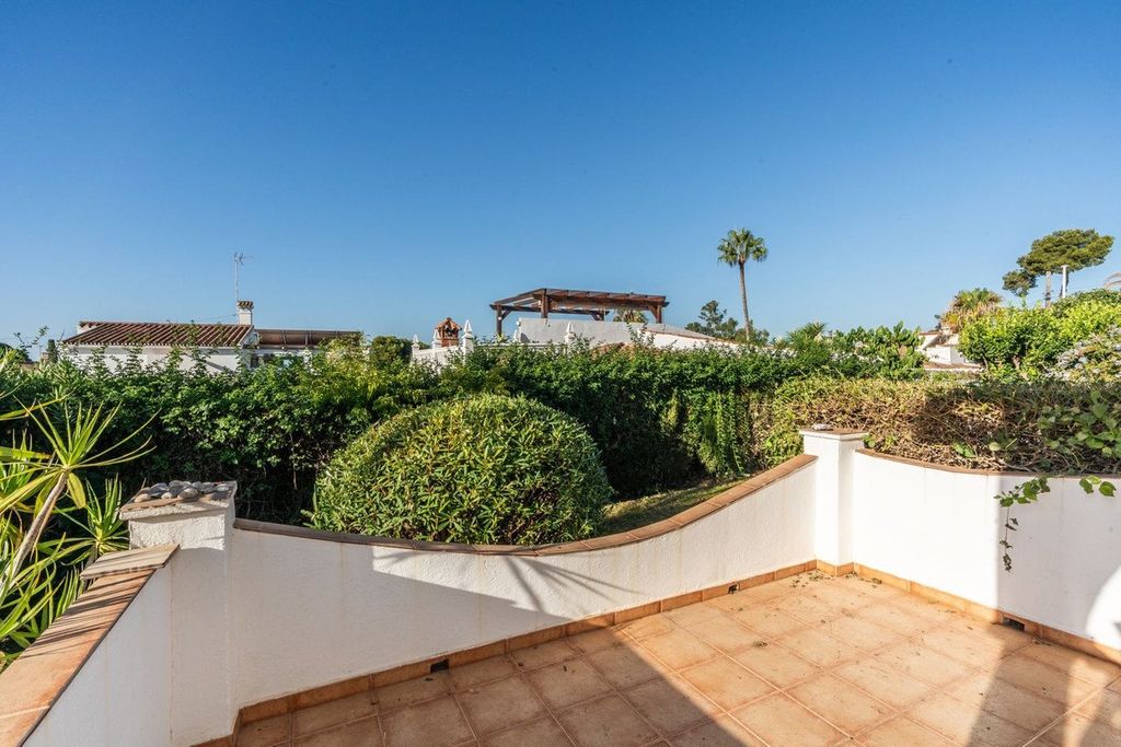 Luxury House for sale in Marbella Del Este, 990 000 €, Photo 3