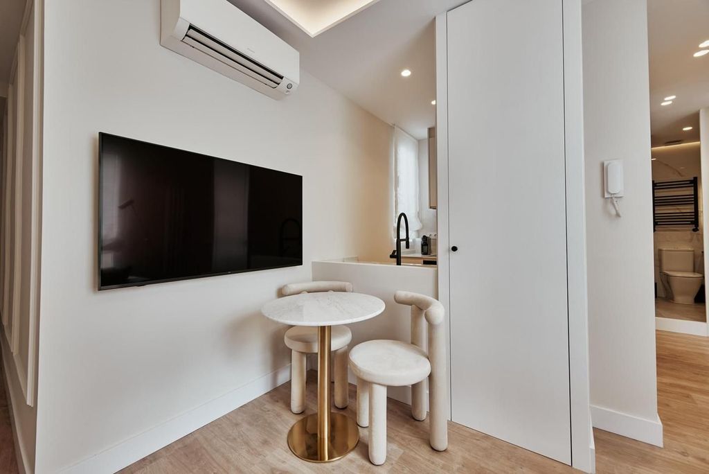 Luxury Apartment for sale in Madrid, 729 000 €, Photo 2