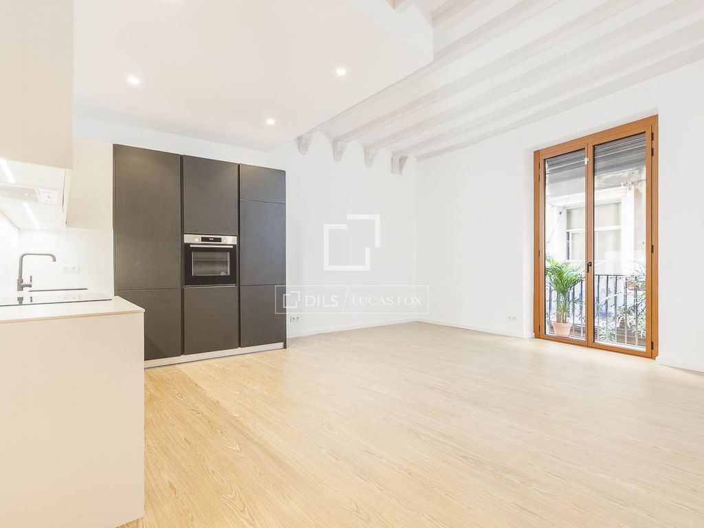 Luxury Apartment for sale in Barcelona, 625 000 €, Photo 1