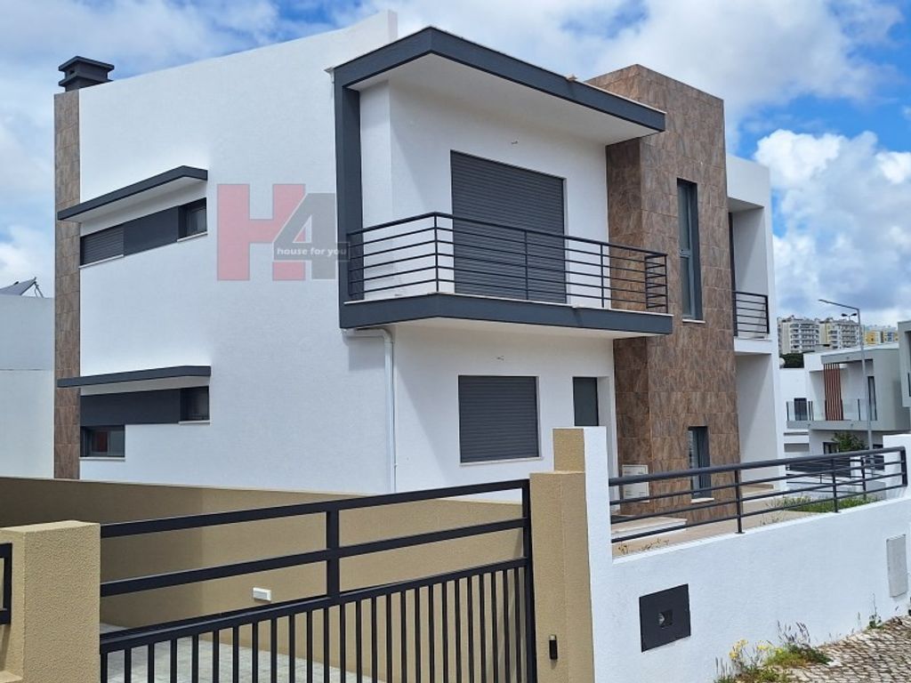 Luxury House for sale in Almada, 695 000 €, Photo 1