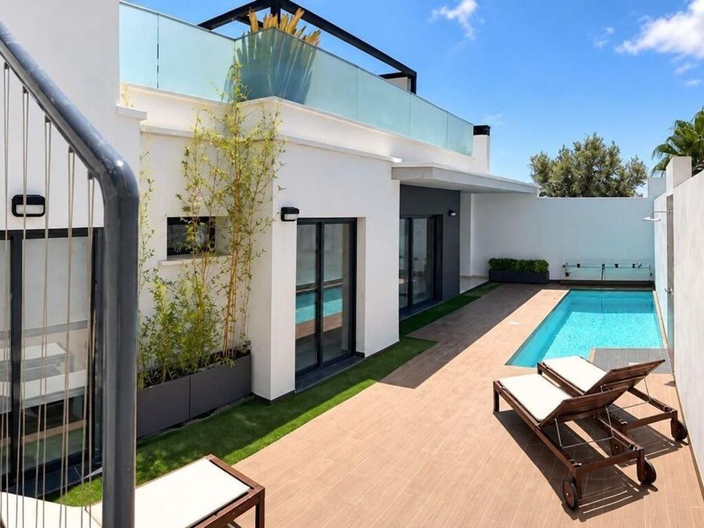 Luxury House for sale in Playas de Orihuela, 450 000 €, Photo 1