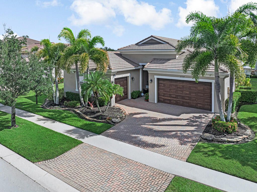 Luxury House for sale in Royal Palm Beach, 801 771 €, Photo 1