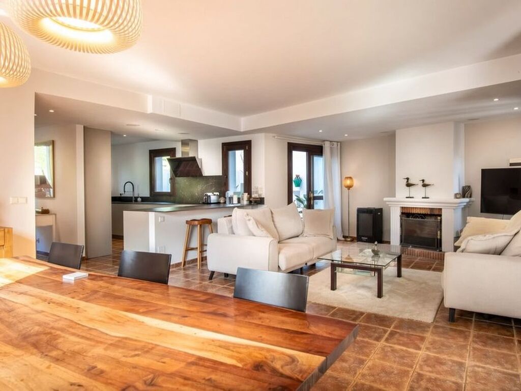 Luxury House for sale in El Paraíso, 739 000 €, Photo 2