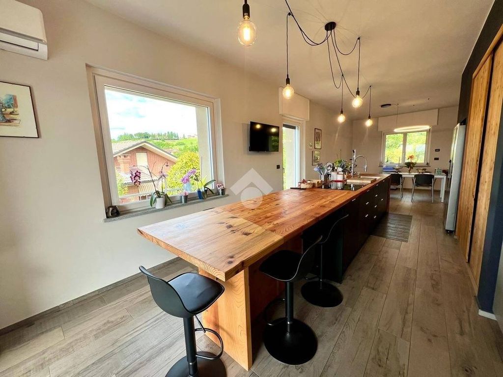 Maison de luxe à vendre à Alba, 870 000 €, Photo 5