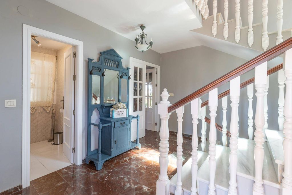 Maison de luxe à vendre à Zubia, 485 000 €, Photo 2