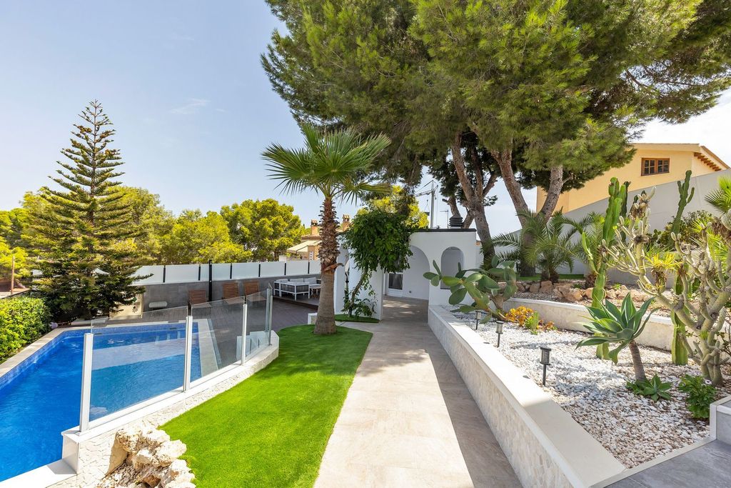 Luxury House for sale in Torrevieja, 849 000 €, Photo 3