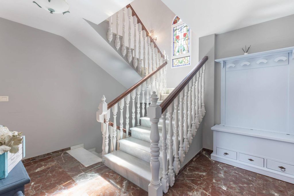 Maison de luxe à vendre à Zubia, 485 000 €, Photo 3