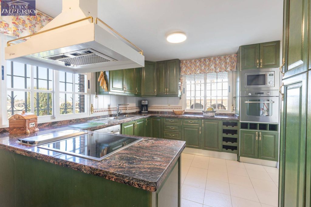 Maison de luxe à vendre à Zubia, 485 000 €, Photo 5