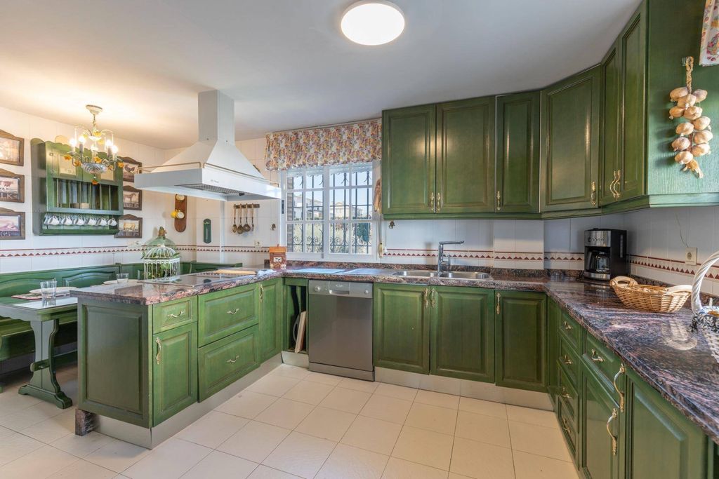 Maison de luxe à vendre à Zubia, 485 000 €, Photo 5
