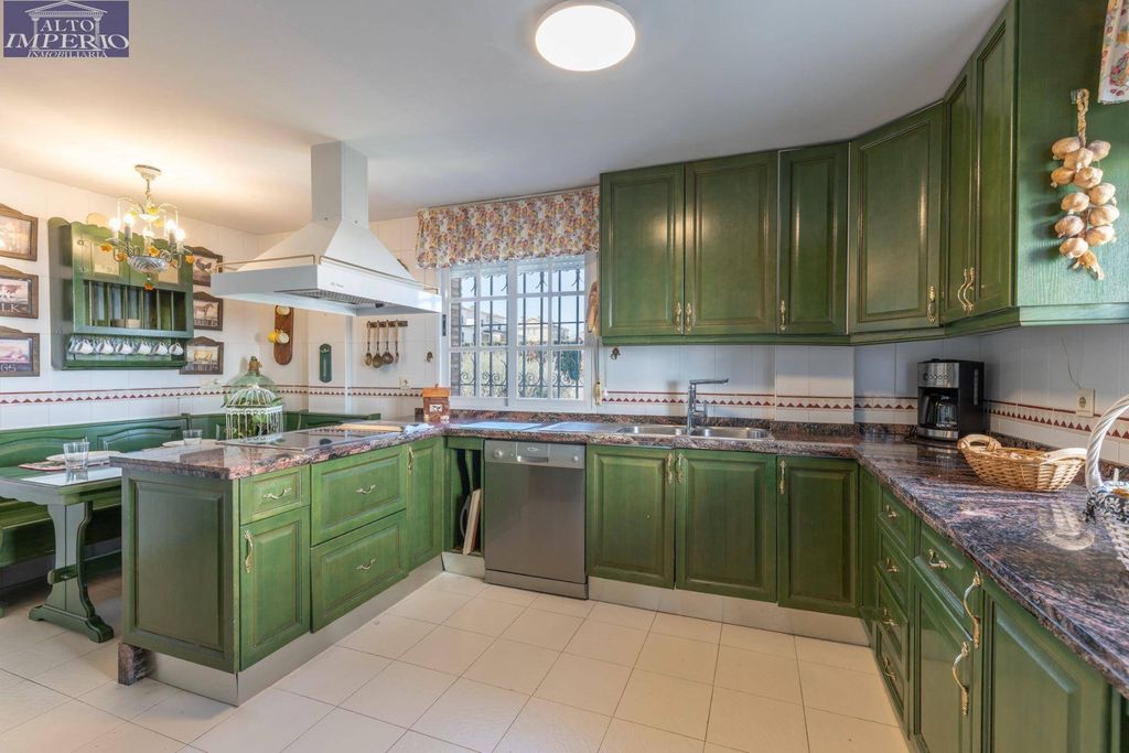Maison de luxe à vendre à Zubia, 485 000 €, Photo 6