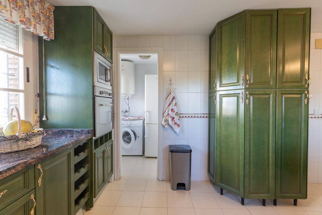 Maison de luxe à vendre à Zubia, 485 000 €, Photo 7