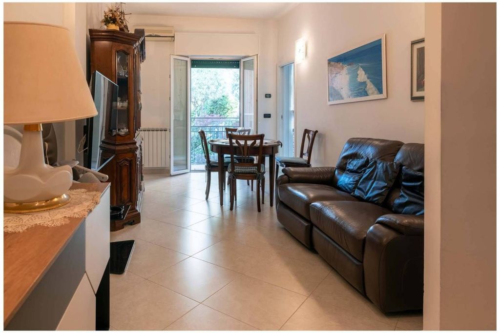 Luxury Apartment for sale in Varazze, 580 000 €, Photo 1