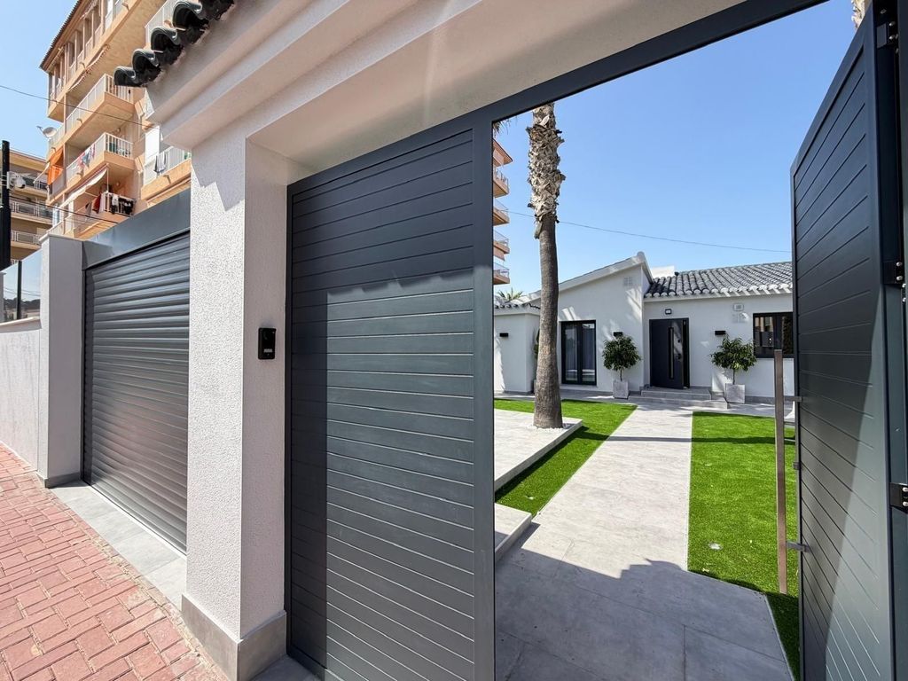 Maison de luxe à vendre à Torrevieja, 749 000 €, Photo 2
