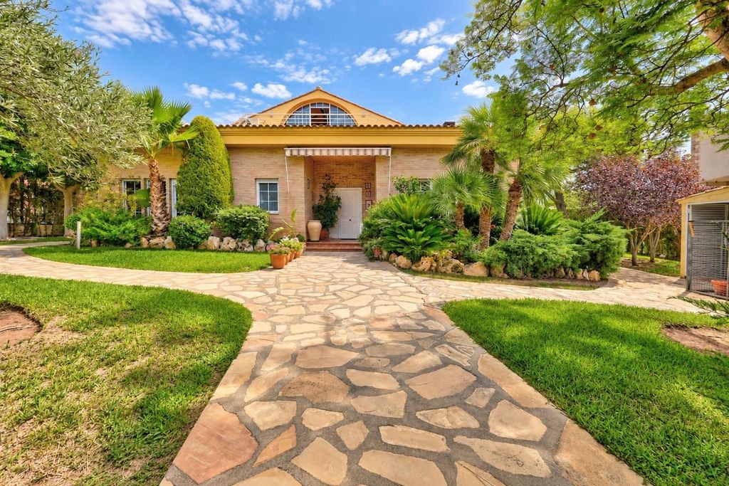 Luxury House for sale in La Pobla de Vallbona, 700 000 €, Photo 2