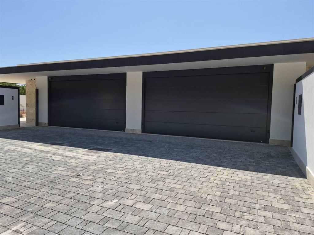 Luxury House for sale in Bari, 950 000 €, Photo 2
