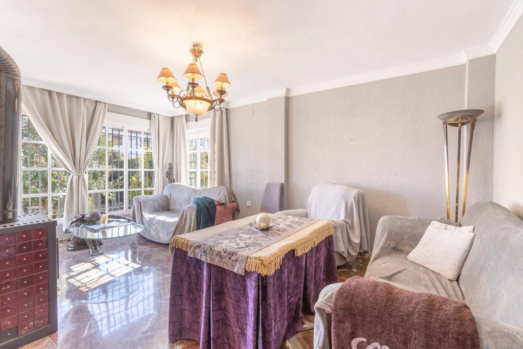 Maison de luxe à vendre à Zubia, 485 000 €, Photo 3