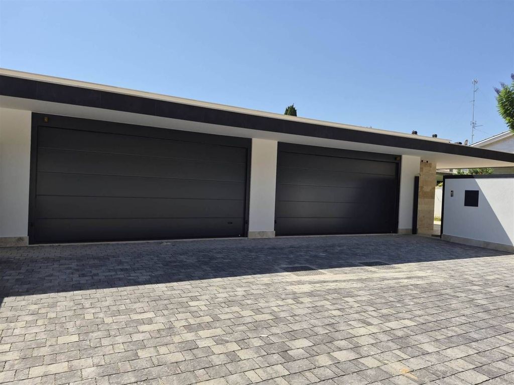 Luxury House for sale in Bari, 950 000 €, Photo 3