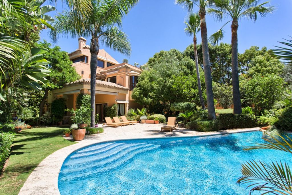 Luxury House for sale in Marbella, 2 900 000 €, Photo 1