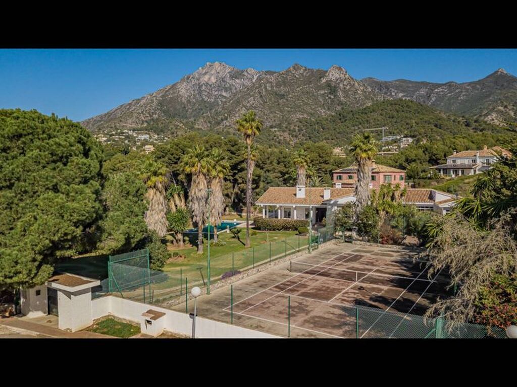 Luxury House for sale in Marbella, 3 000 000 €, Photo 1