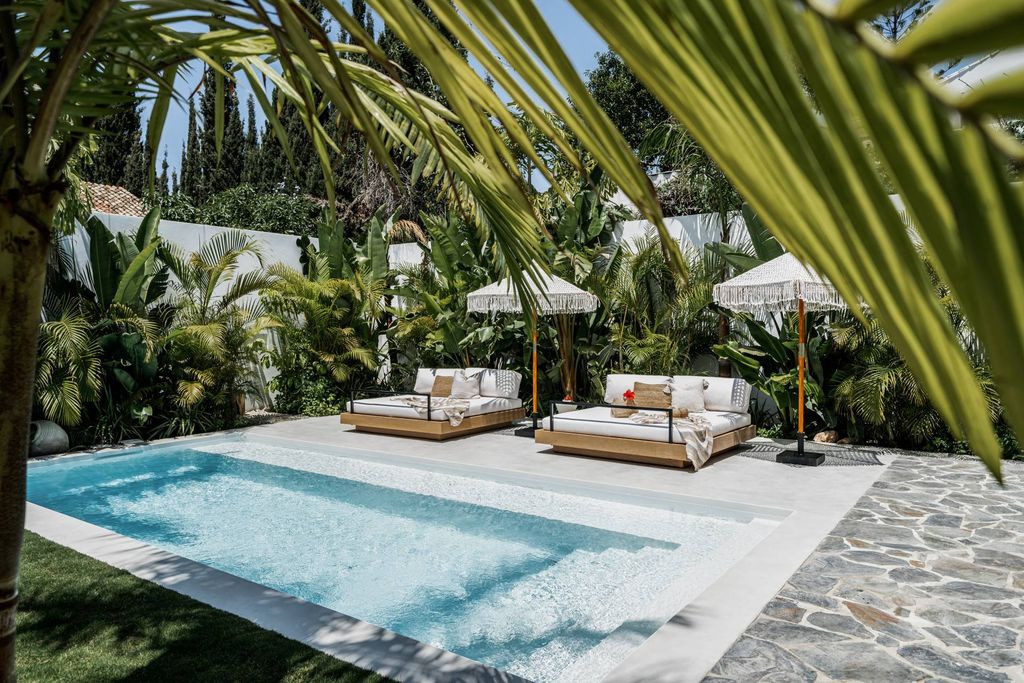 Luxury House for sale in Marbella, 2 650 000 €, Photo 1