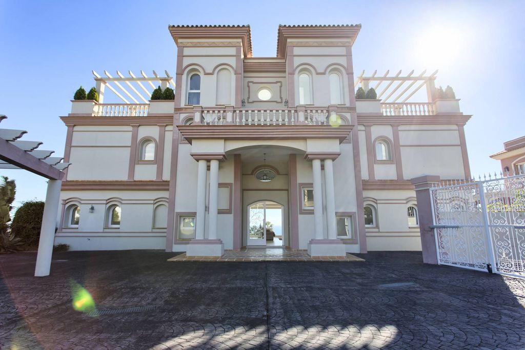 Luxury House for sale in Marbella, 3 999 500 €, Photo 1