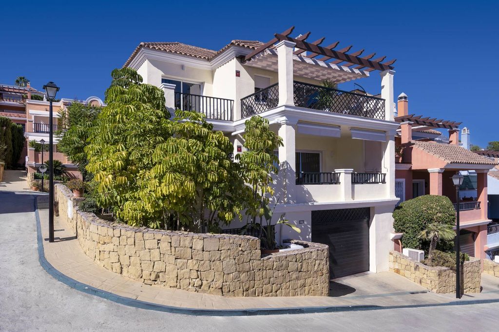Maison de luxe à vendre à Marbella, 898 000 €, Photo 1