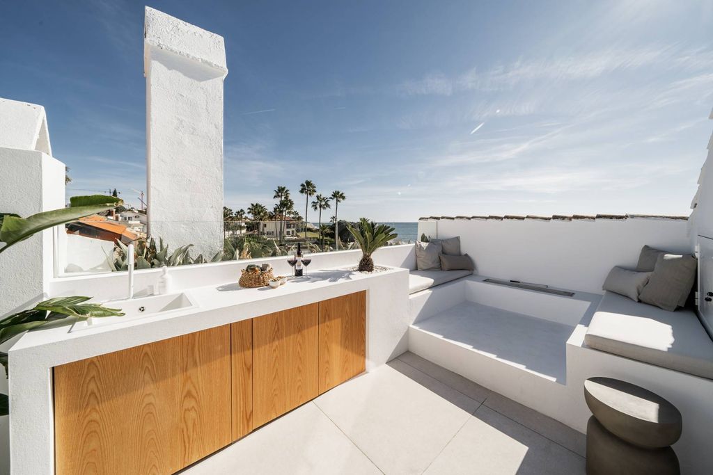 Luxury House for sale in Marbella, 2 150 000 €, Photo 1