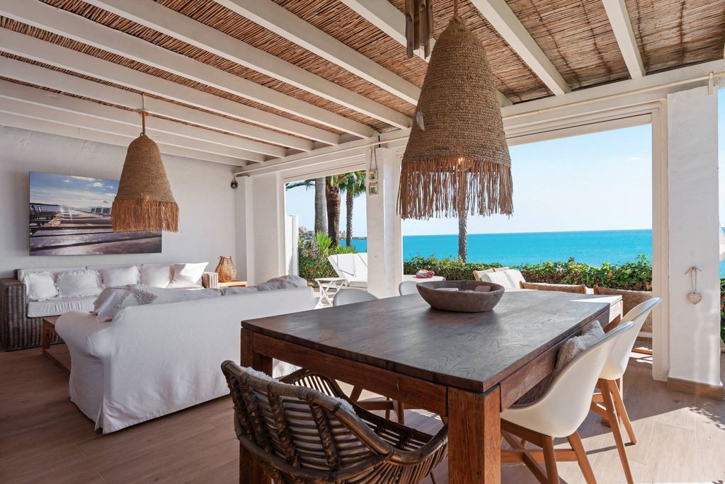 Luxury House for sale in Marbella, 995 000 €, Photo 1