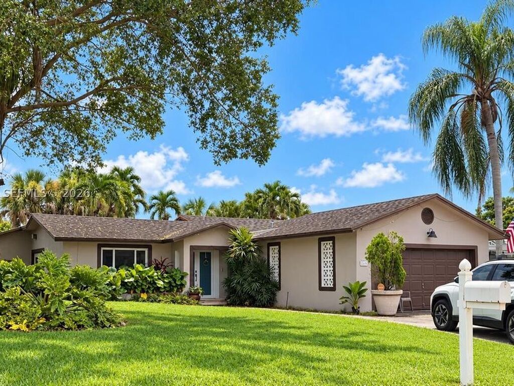 Luxury House for sale in Miami, 696 940 €, Photo 1