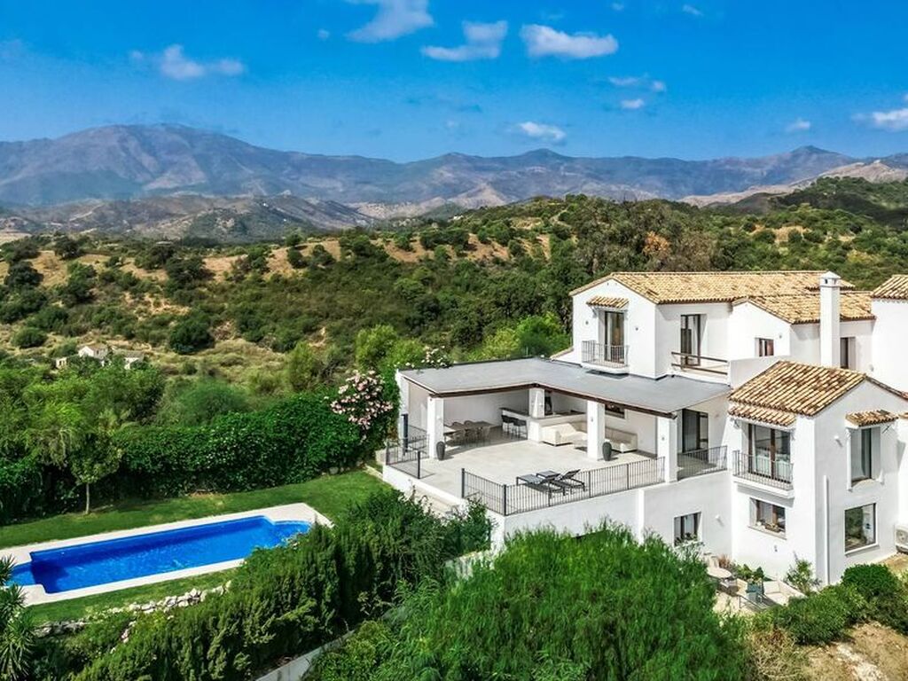 Luxury House for sale in Marbella, 2 495 000 €, Photo 1