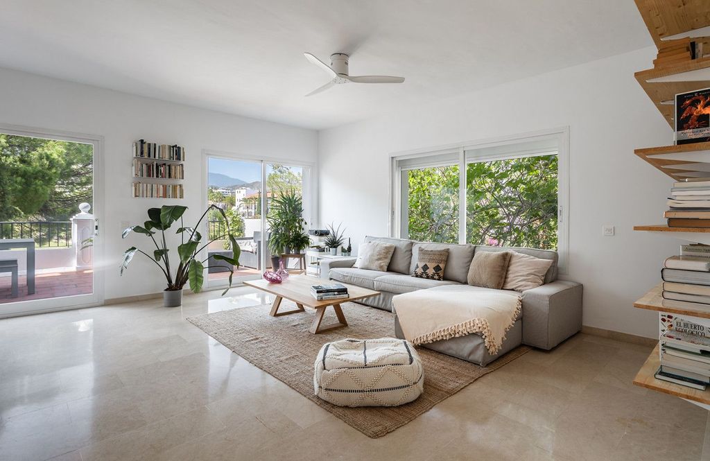 Luxury House for sale in Marbella, 995 000 €, Photo 1
