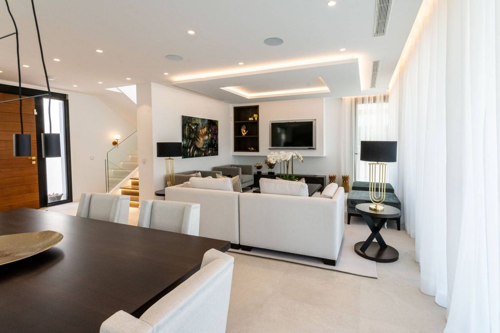 Luxury House for sale in Marbella, 2 600 000 €, Photo 2