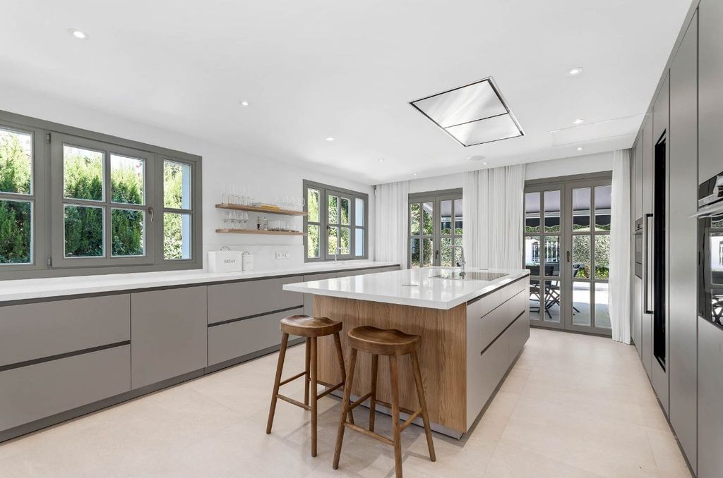Luxury House for sale in Marbella, 3 700 000 €, Photo 2