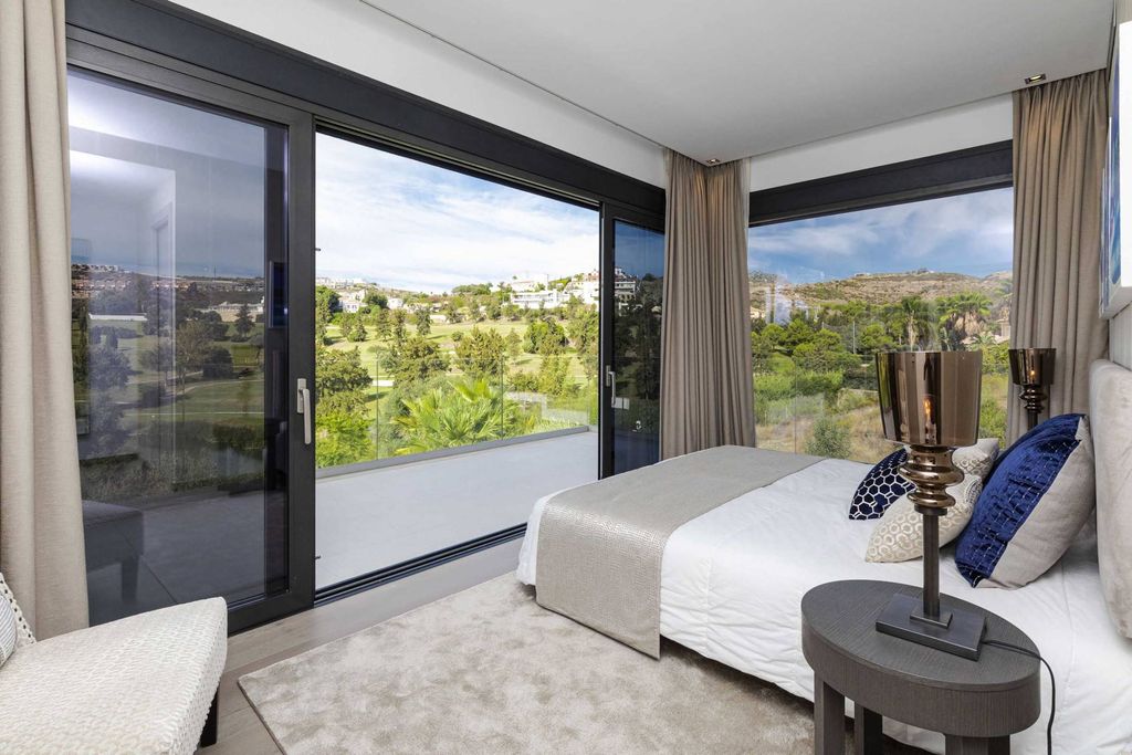 Luxury House for sale in Marbella, 2 690 000 €, Photo 2