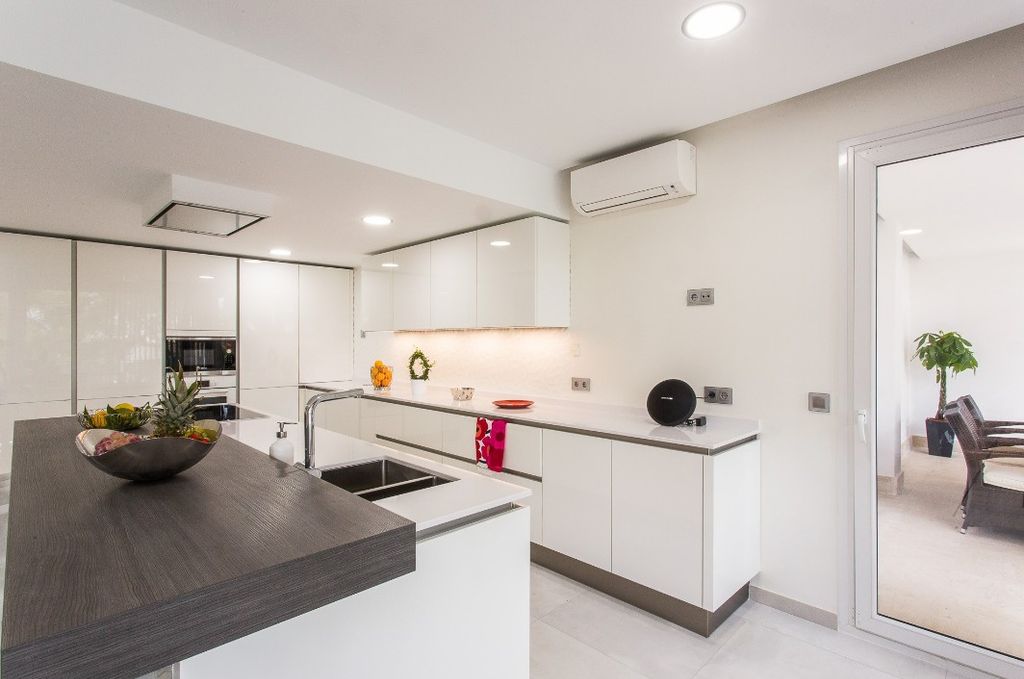 Luxury House for sale in Marbella, 2 750 000 €, Photo 2